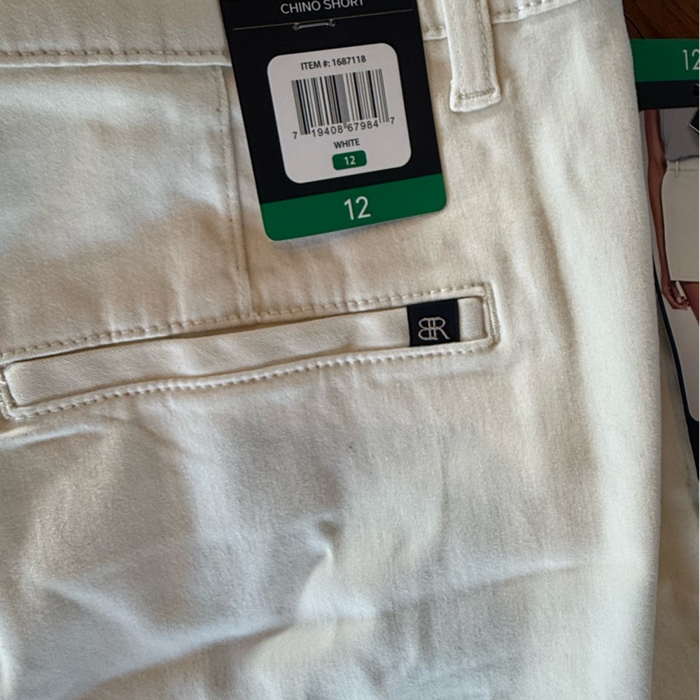 Banana republic ladies, CHINO shorts size 12 NWT brand new never worn off-white - Picture 8 of 12